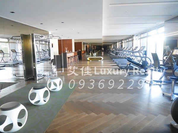 明日博豪華公設健身房