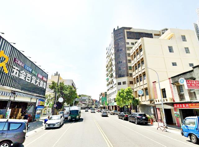 學甲區中正路透天店面